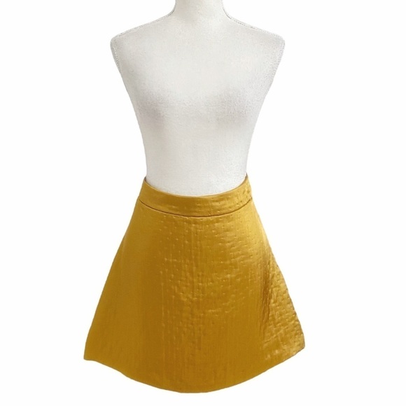 OTTOD'AME MADE IN ITALY GOLD SHIMMER SATIN PERFORATED MINI SKIRT - 6 - Picture 1 of 9